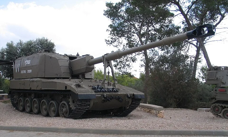 Sholef self-propelled howitzers