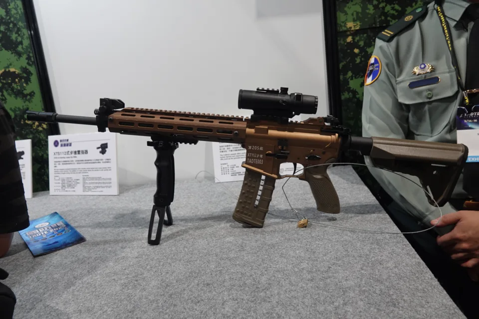 T112 assault rifle